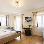 Гостьовий будинок Hotel-pension Lackenbauer 4*
