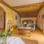 Hotel-pension Lackenbauer 4*