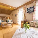 Haus Lackenbauer *