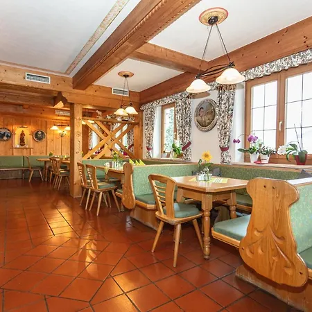 Hotel-Pension Lackenbauer Guest house 4*