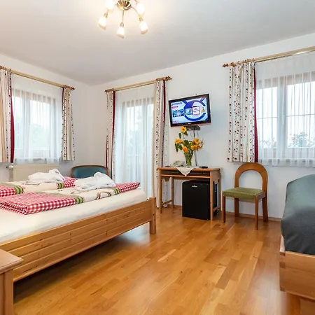 Guest house Hotel-Pension Lackenbauer 4*