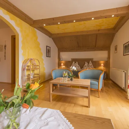 Haus Lackenbauer *
